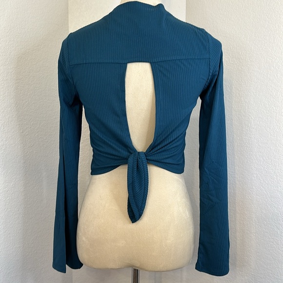 BAND OF THE FREE AVRIL TEAL MOCK NECK CROP TOP NWT - Picture 7 of 10